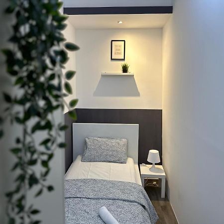 Traveller Partition Room In Al Barsha 1 Near Metro Dubai Esterno foto