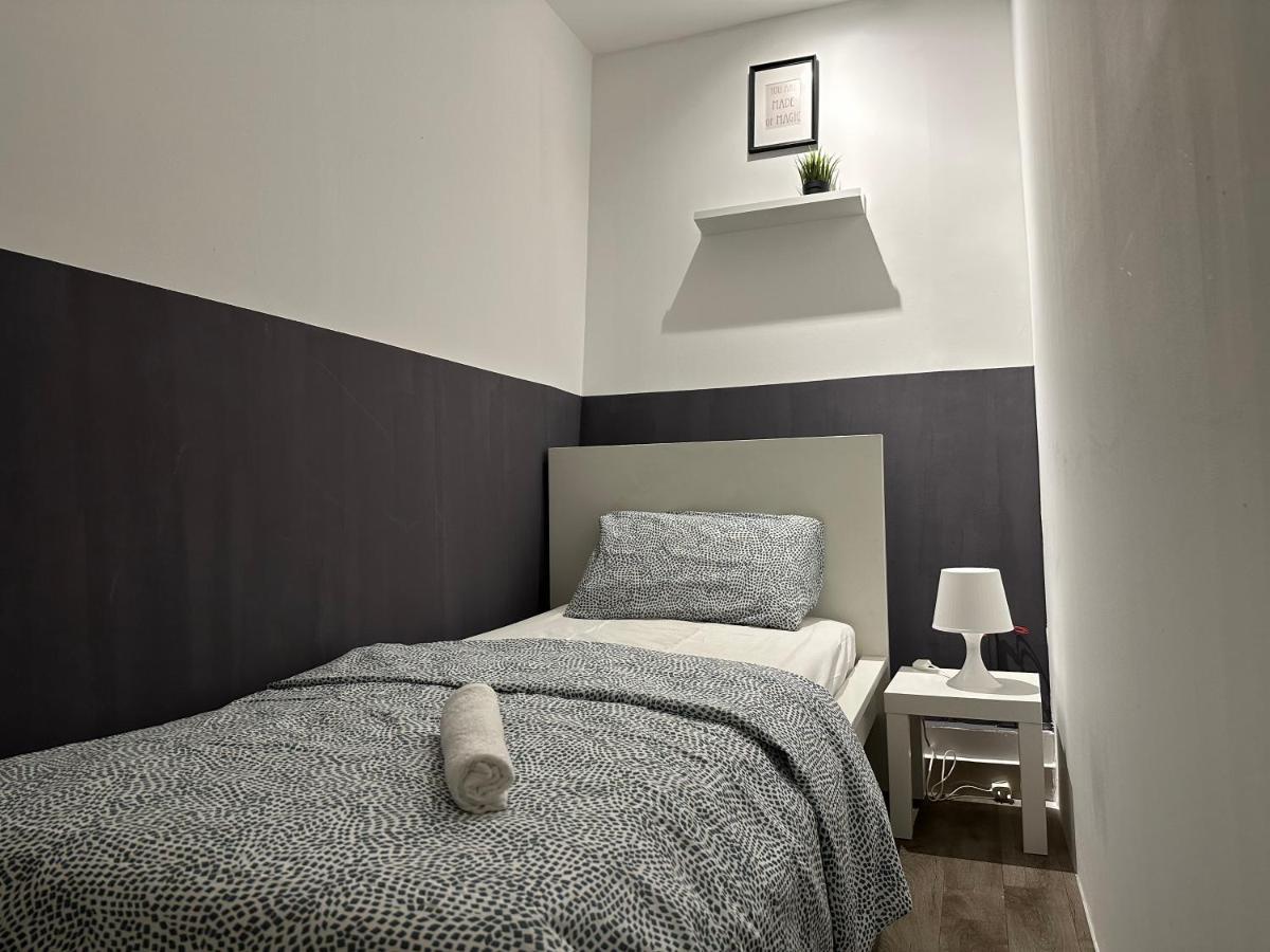 Traveller Partition Room In Al Barsha 1 Near Metro Dubai Esterno foto