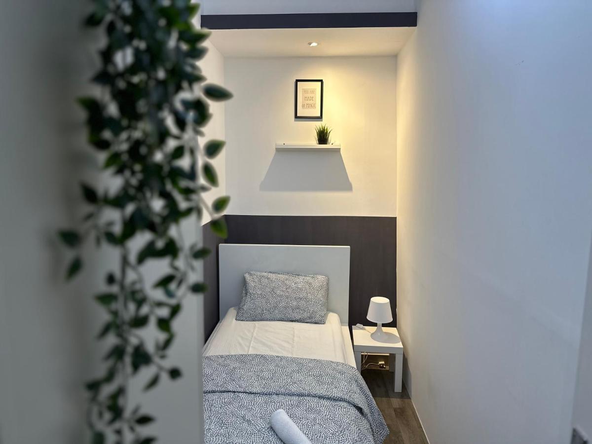 Traveller Partition Room In Al Barsha 1 Near Metro Dubai Esterno foto